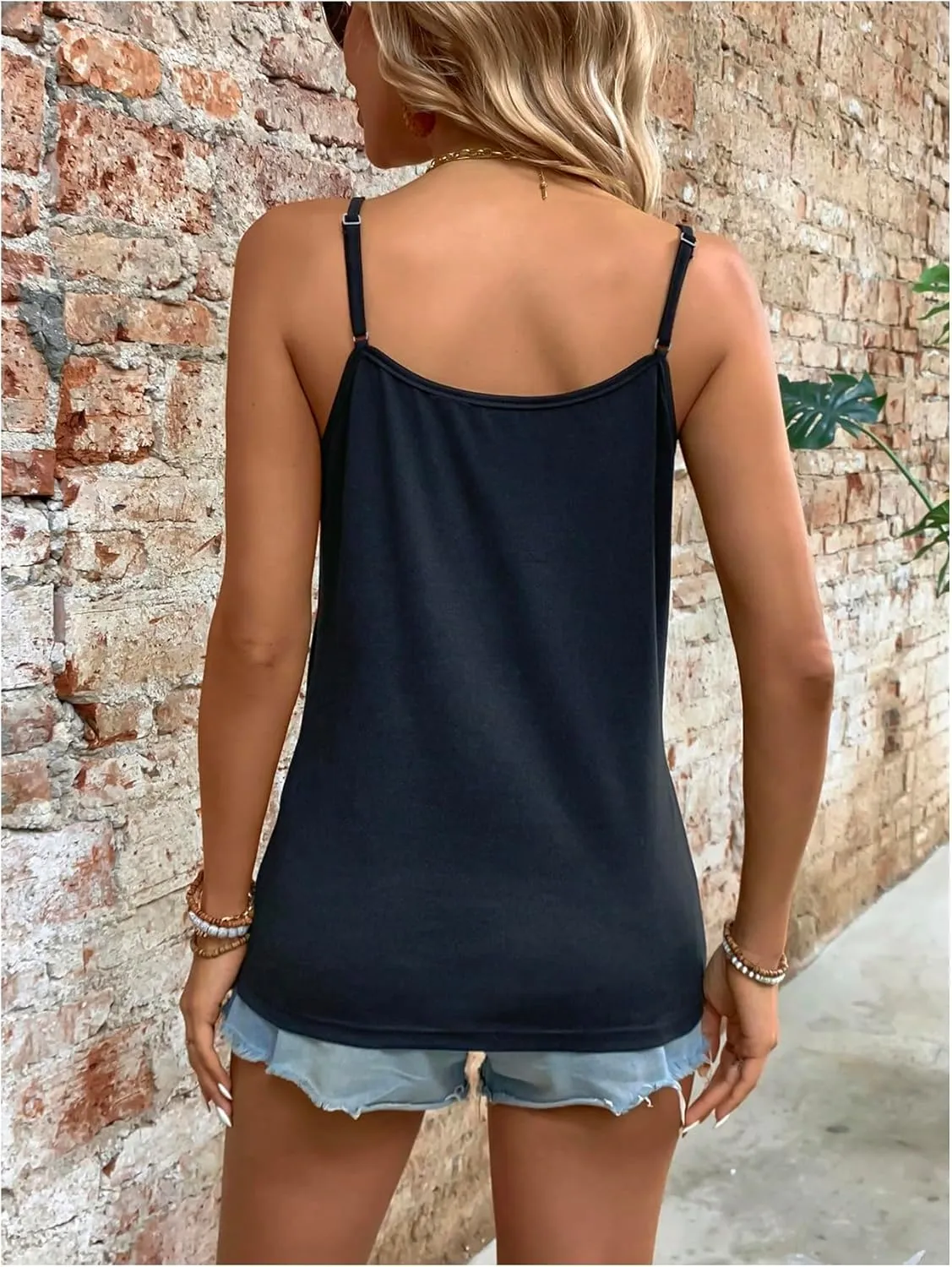 SOLY HUX Women's Contrast Lace Cami Tops Criss Cross Front V Neck Spaghetti Strap Camisole