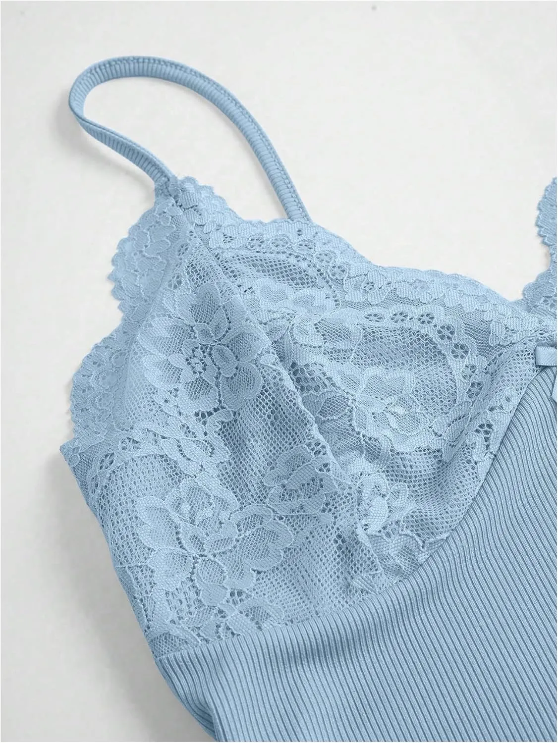 SOLY HUX Women's Lace Trim Camisole Summer V Neck Spaghetti Strap Slim Fit Going Out Cami Tops